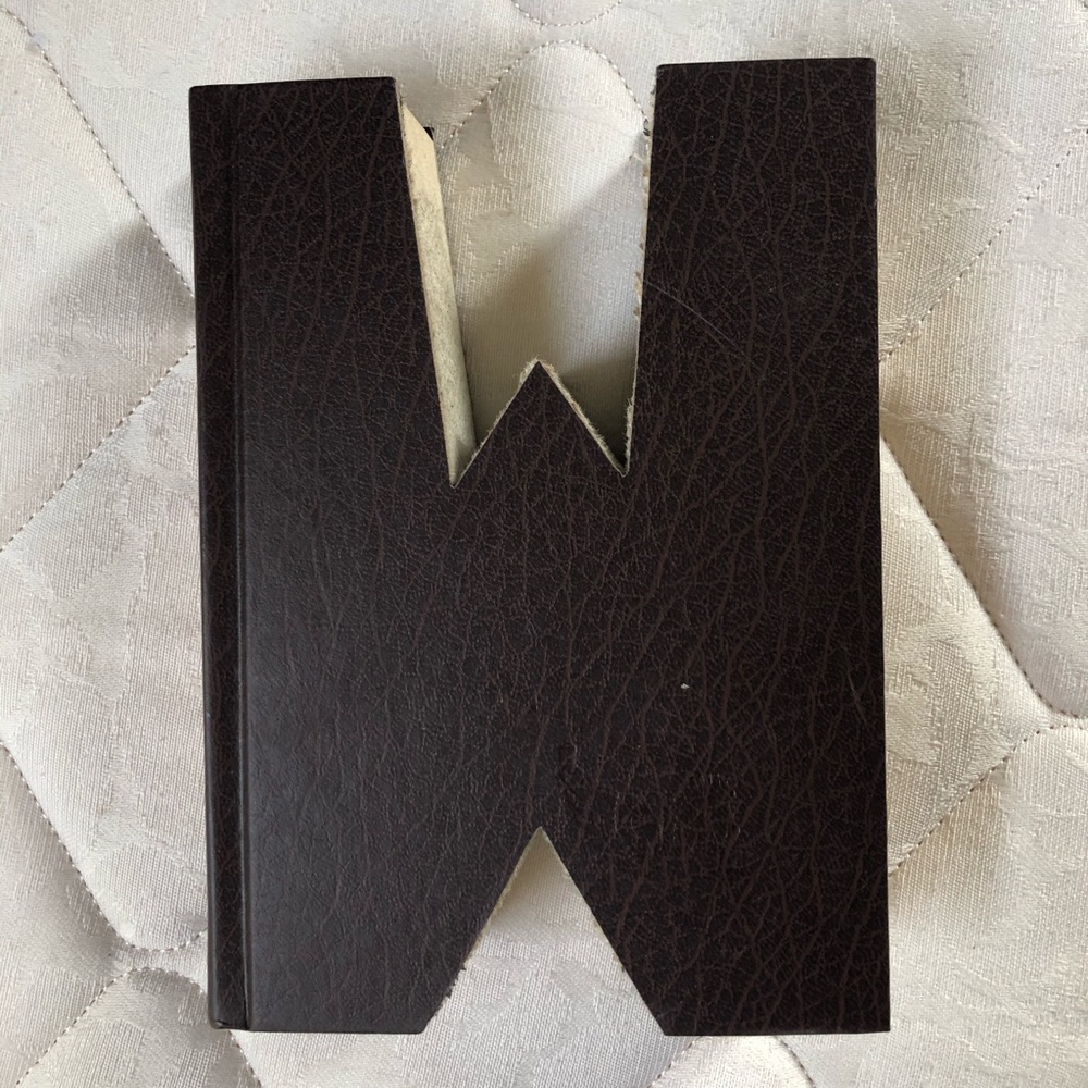 Readers Digest letter W brown & orange 1992